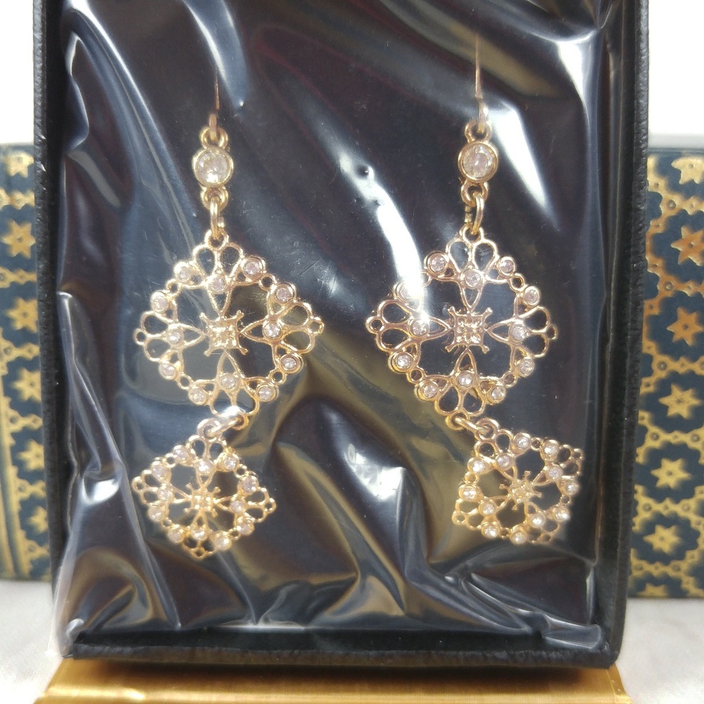 🌻5 for $25🌻Avon Signature Collection Earrings